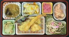 今日のお弁当は天ぷらセットです