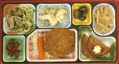 今日のお弁当は横須賀海軍カレーコロッケです