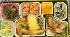 今日のお弁当は天ぷら盛り合わせです