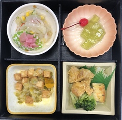 鶏肉の天ぷら、絹厚揚げと野菜の煮付