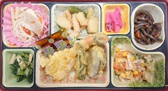 天ぷら盛り合わせ､棒棒鶏サラダ､こんにゃく金平