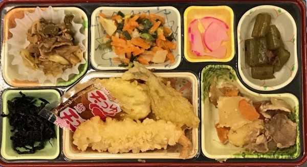 今日のお弁当は天ぷら盛り合わせですサムネイル