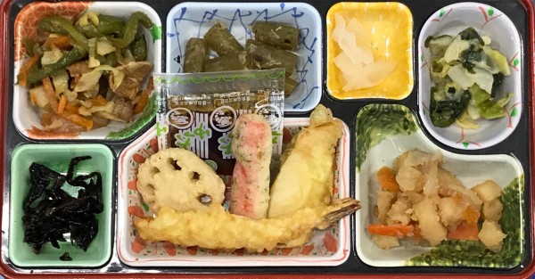 今日のお弁当は天ぷら盛り合わせですサムネイル