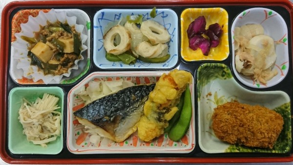 鯖の塩焼きと鶏肉梅しそ天ぷらですサムネイル