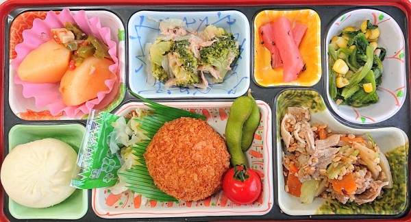 北海道産秋鮭チーズinカツ、野菜のピーナッツ炒め、ポパイソテーサムネイル
