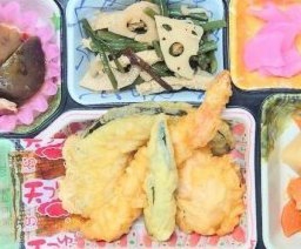 天ぷら盛合せ☆肉じゃが☆山菜油揚げの煮物サムネイル