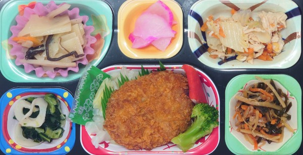 肉じゃがコロッケ☆棒棒鶏サラダ☆八宝菜サムネイル